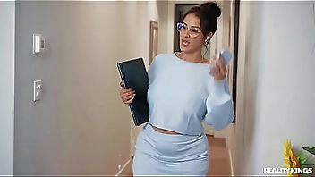 Freeuse Stepmom Works From Home / Reality Kings